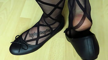 Andres Machado black leather ballet flats and pantyhose - shoeplay by Isabelle-Sandrine