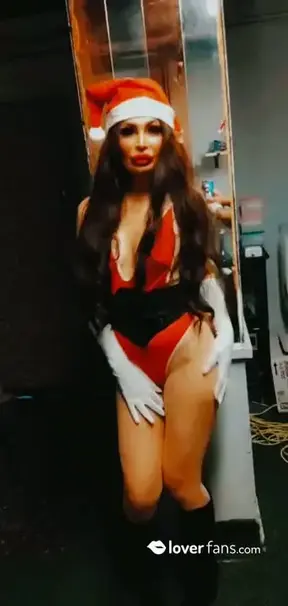 Mama Noel hace un baile sexy para ti....🔥🔥🔥🔥