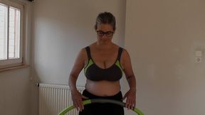 Hula hooping (2022) (MP4)