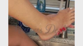 After the Feast - Foot Cleanup