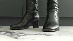 Toe tapping with black boots WMV FULL HD 1080p