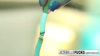 Tattooed MILF Jezebelle toys her pussy in a hotel room