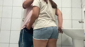 la vecina se cruza al patrio de mi casa full