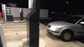 minuit en revenant d une soiree chez un ami toute nue je m apprete a mettre...