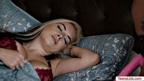 Fucking my horny GF's pussy first thing in the morning