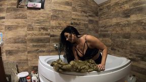 fur coat, ripped pantyhose & naughty bathtub pee play