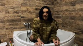 fur coat, ripped pantyhose & naughty bathtub pee play