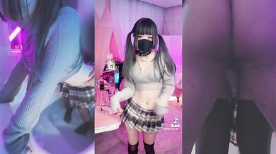 生理で超ムラムラしちゃったのでえっちな服着てTikT〇k踊って誘惑してからお風呂で心ゆくまでおチンポ堪能っ