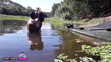 FUI CONVIDADA PELO MARCIO BAIANO PARA PASSEIO NA PRAINHA - ACABAMOS TRANSANDO NO BARCO E NA PONTE