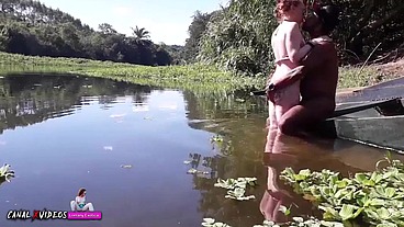 FUI CONVIDADA PELO MARCIO BAIANO PARA PASSEIO NA PRAINHA - ACABAMOS TRANSANDO NO BARCO E NA PONTE
