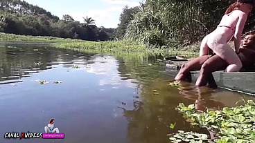 FUI CONVIDADA PELO MARCIO BAIANO PARA PASSEIO NA PRAINHA - ACABAMOS TRANSANDO NO BARCO E NA PONTE
