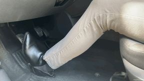 PEDAL PUMPING MANUAL CAR IN CHELSEA BOOTS **CUSTOM CLIP** - MP4 Mobile Version