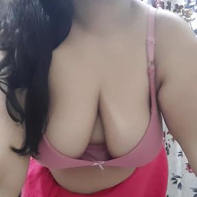 desi naughty bhabhi has big boobs..  will you suck and lick it