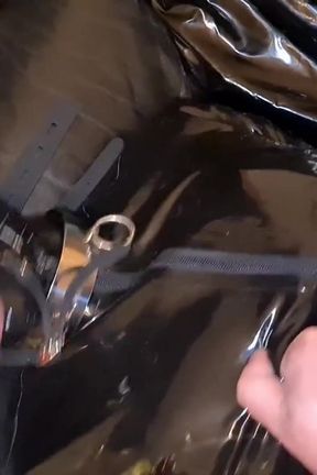 Slave slut-orgasma Celeste bound in black latex and leather pushed to a orgasm