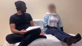 Persian Conversation Scenario: A Private Tutor's Unexpected Offer for Extra Cash