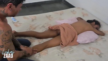Ninfetinha magrinha gozou na massagem tântrica