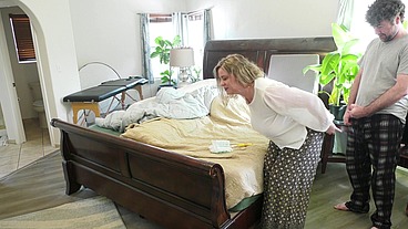 Cleaning MILF gets fucked and squirts all over stepson