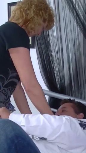 Herbert fickt die immer feuchte Nachbarin Helga   Clip 1