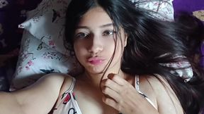18-YEAR-OLD GIRL TOUCHES HER DELICIOUS PUSSY