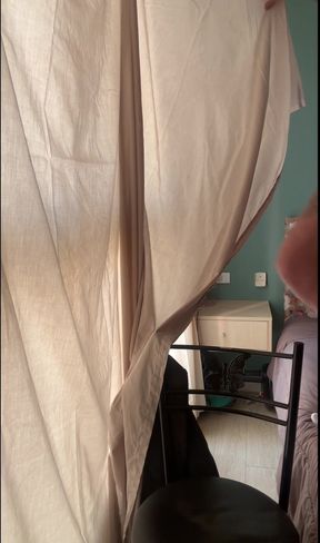 Дик Выскользнул Из Спортивных Нейлоновых Шорт.