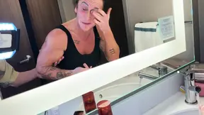 Kandylegs is a sensual and hot MILF who gives an intense