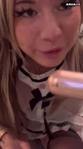 One orgasm a day until Christmas: Day 2 I put this vibrator entirely in my pussy - Alt girl francaise