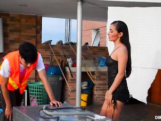 HOUSEWIFE GETS FUCKED BY ELECTRICIAN TO BE REWARDED