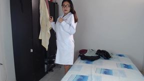 que rica doctora, quiero ir a su consultorio