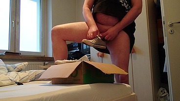 Paket fremder Schuhe zum Benutzen