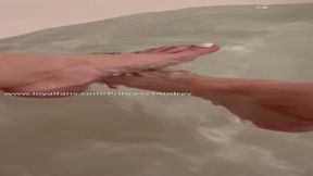 Sexy Toes Splashing