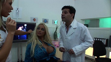 Blondes with big boobs, Alysha Leigh and Amy Azurra, get down for an FFM threesome in this...