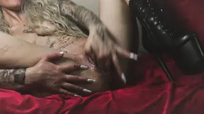 5 Dildos at the Table & Xxl Squirt on the Couch