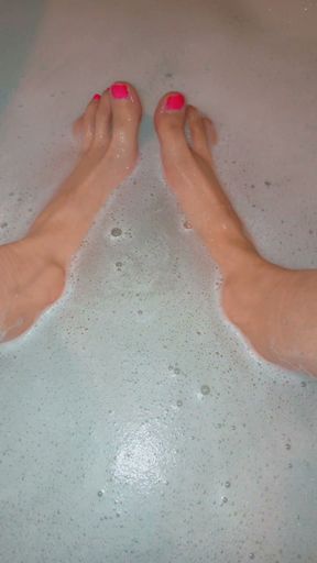 Sexy feet in the bath
