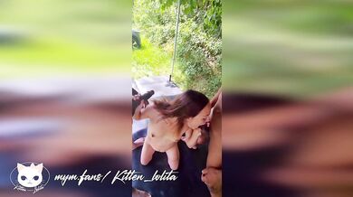 deux grosses noires en extérieur