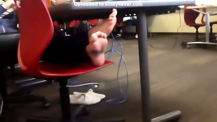 Barefoot Amateur Candid In College Computer Room  Kinky4Ever