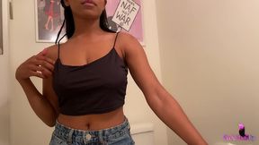 feeling herself in the bathroom! lusty jenna foxx masturbates!