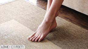 ”Foot fetishist Babe Emma Hix cheats w Bandmate”