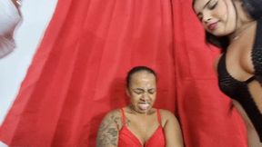 Sexy princesses making a spit puddle on the dwarf slave by Naty, Yohanna and Evil Dwarf Cam Full HD CLIP 2