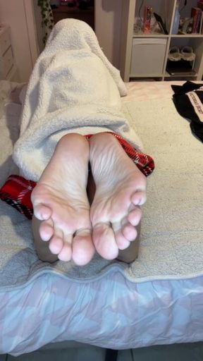 Can you resist these soft soles & wiggling toes?