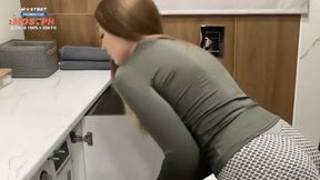 Stepmom's Tight Leggings Dilemma: Can You Help Her Out?