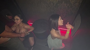 A meninas fizeram a maior farra no Glory Hole da OppiumClub