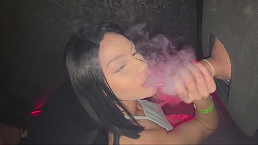 A meninas fizeram a maior farra no Glory Hole da OppiumClub