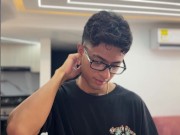 Chica sin hogar paga a dueño de posada con su rico culo y se deja venir adentro de su coño.