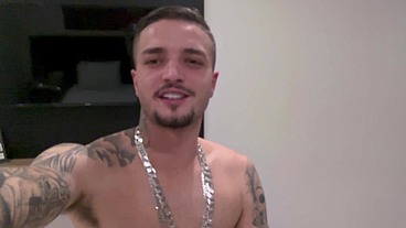 Erick Diaz Comendo O Cliente Novinho