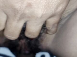 Mi coño esta muy mojado porque me van a follar el CULO por PRIMERA VEZ!