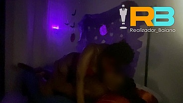 brazillian bull, Halloween do Realizador Baiano em Curitiba! Comedor de Salvador convidado pra uma festinha privada com casal de SÃO PAULO. Corno gravando esposa com outro macho , cuckold swing