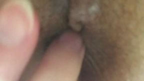 Похотливая Шлюха дрочит двумя пальцами анус, хочет член глубоко в попку и сперму в рот!