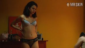 Wandering in lingerie Margaret Qualley flashes her quite nice rounded ass