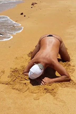 Ladysilva Crossdresser on the Beach Hot Ass
