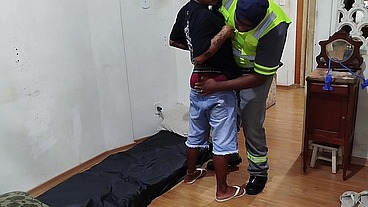 Levando o trabalhador tesudo pra casa